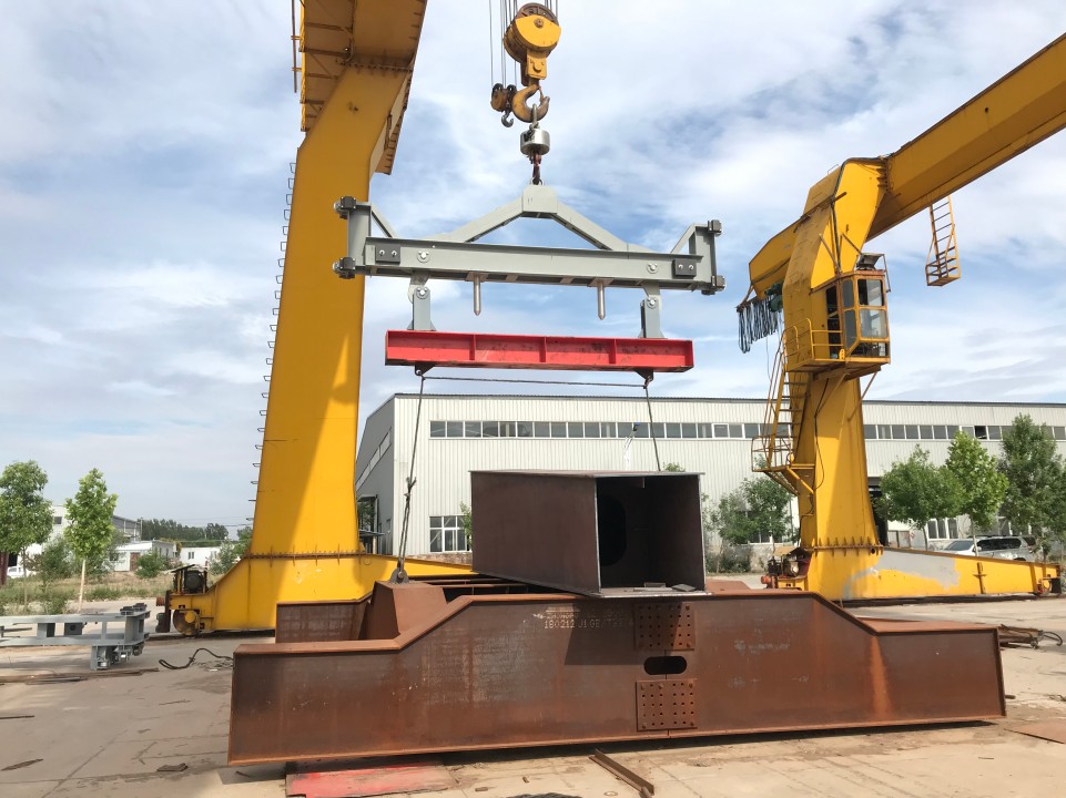 坝顶门机及移动式启闭机